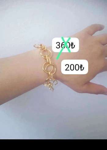 Zincir Detaylı Altın Rengi Kadın Bileklik