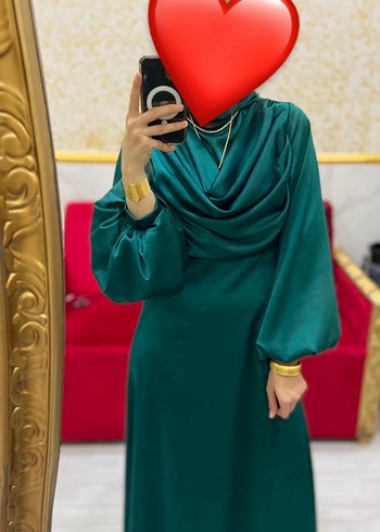 Uzun Zümrüt Yeşili Tesettür Saten Elbise - Görsel 2