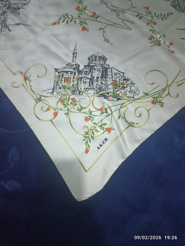 Beyaz Fırfırlı Parisian İpek eşarp - Görsel 3