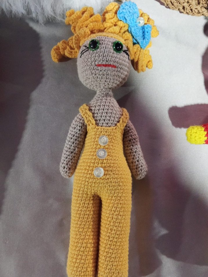 Sarı Tulumlu Renkli El Örgüsü Bebek - Görsel 2