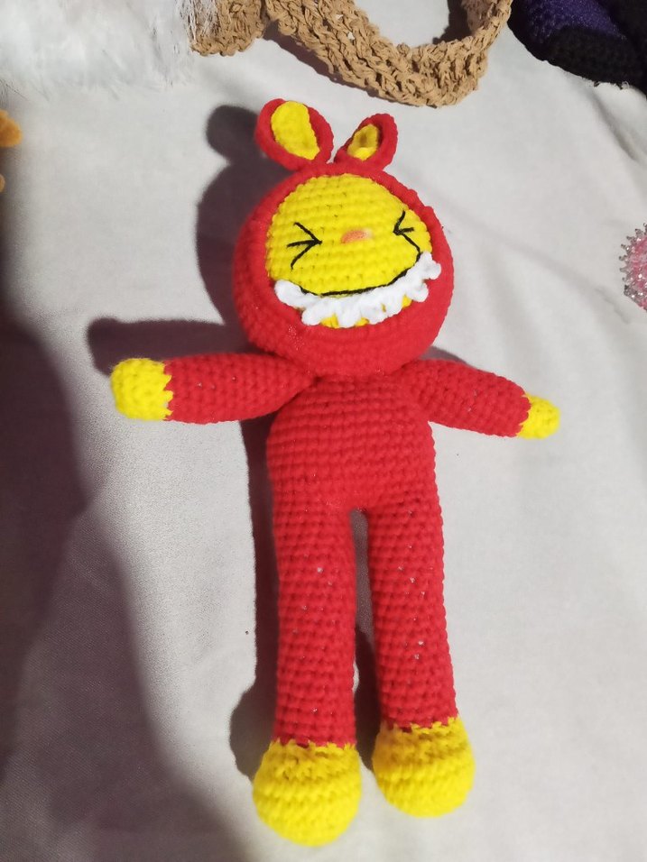 Renkli Kırmızı Örgü Peluş Oyuncak Labubu - Görsel 3