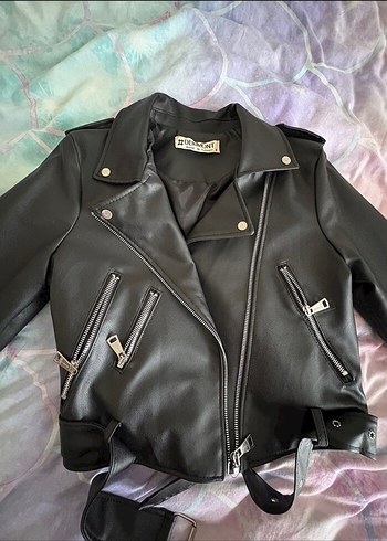 Kemer Detaylı Siyah Mini Deri Biker Ceket - Görsel 2