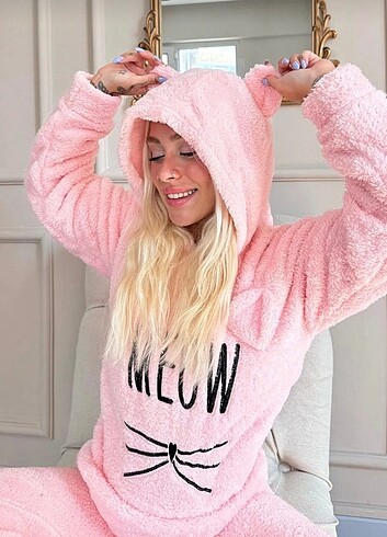 l Beden Peluş pijama takımı