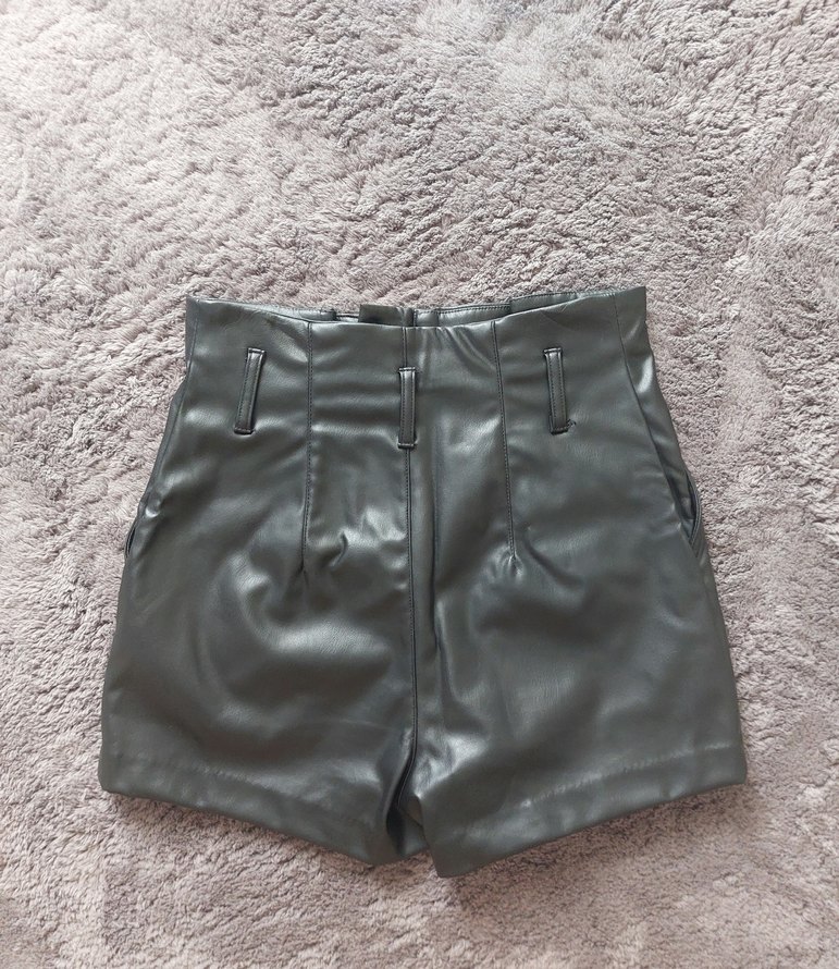 Kadın Siyah Deri Mini Şort - Görsel 3