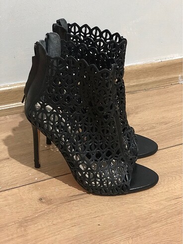 Zara Zara marka çok şok bir ayakkabı