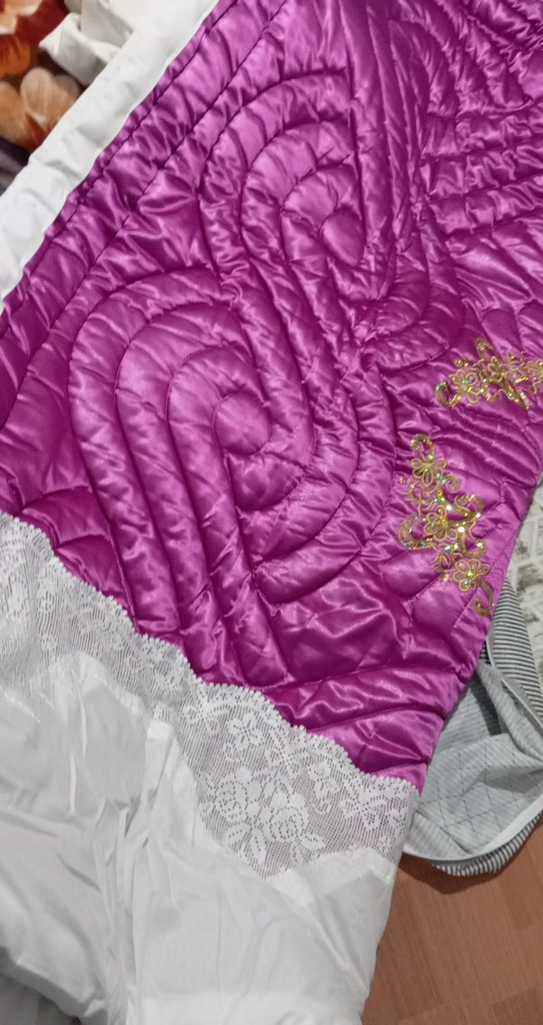 İşlemeli Mor Parlak Yatak Örtüsü - Görsel 4