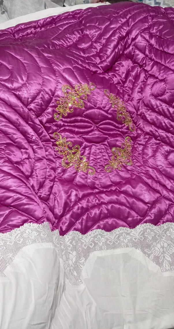 İşlemeli Mor Parlak Yatak Örtüsü - Görsel 3