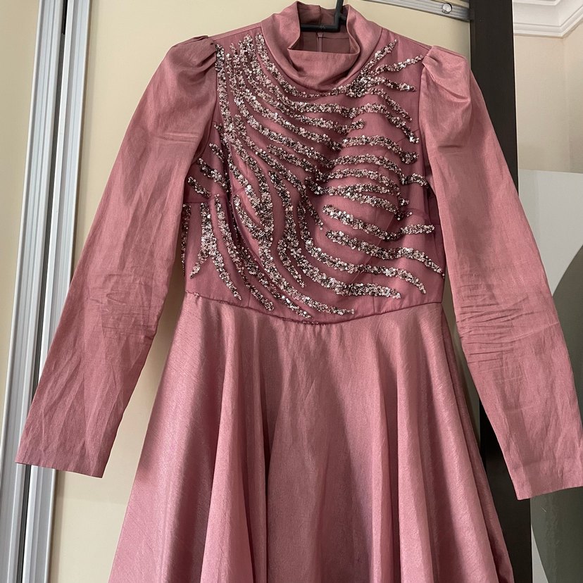 Pembe Uzun Kollu Nakışlı Abiye Elbise - Görsel 2