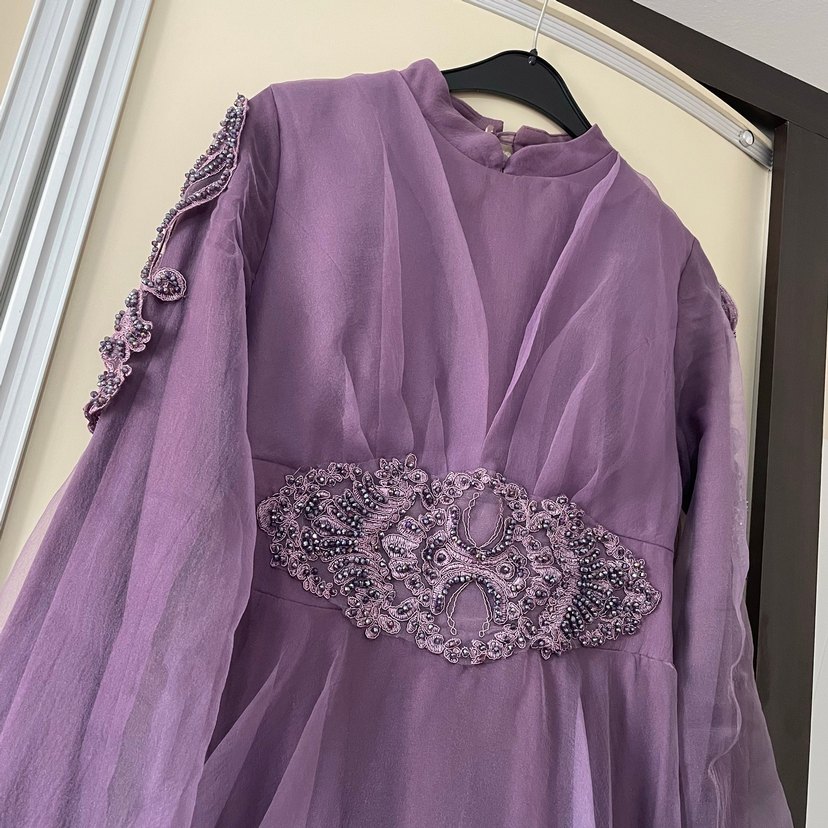 Mor Uzun Kollu Nakışlı Kadın Abiye Elbise - Görsel 2