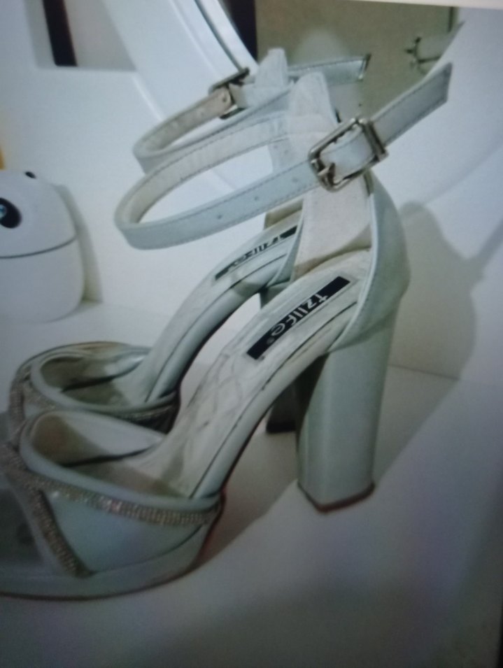 Minimalist Beyaz Stiletto Topuklu Kadın Ayakkabı - Görsel 2