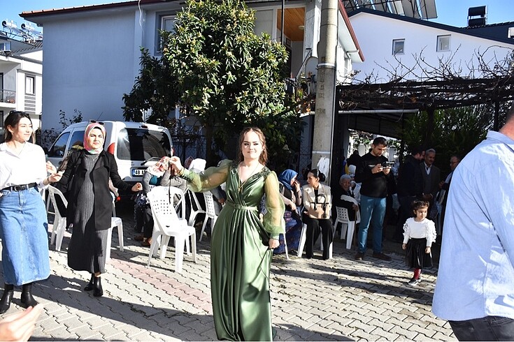 Yeşil abiye
