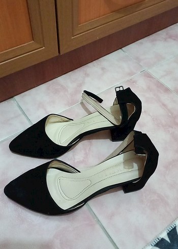 Siyah Tokalı Stiletto Kadın Topuklu Ayakkabı