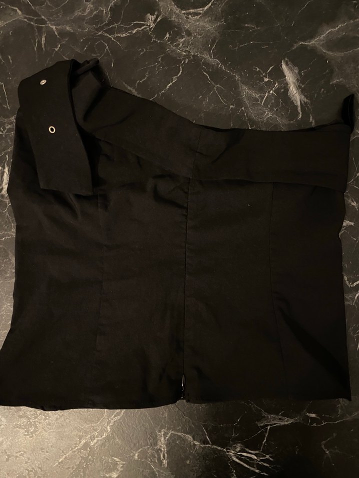 STRADİVARİUS Kemer Detaylı Siyah Bluz - Görsel 3