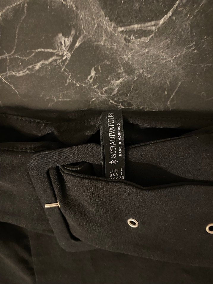 STRADİVARİUS Kemer Detaylı Siyah Bluz - Görsel 2