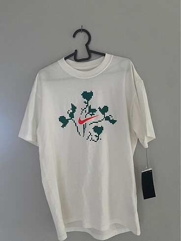 Etiketli nike tshırt