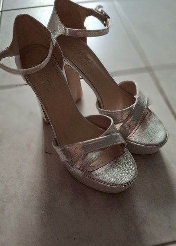 Gümüş simli platform topuklu ayakkabı - Görsel 2