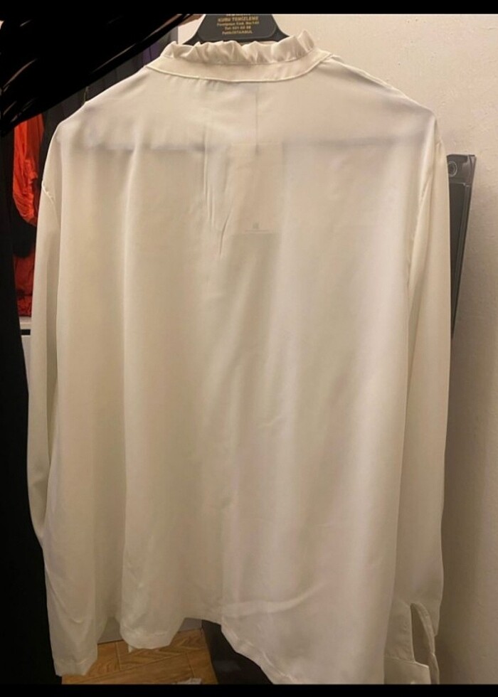 Beyaz fırfırlı gömlek - Görsel 3
