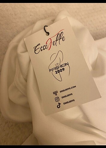 beyaz büstiyer dekolteli - Görsel 2