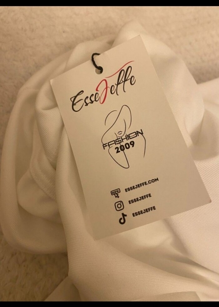 beyaz büstiyer dekolteli - Görsel 2