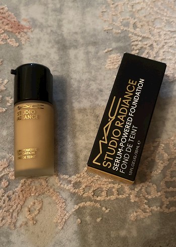 MAC MAC Studio Radiance Serum Foundation B