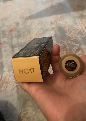 MAC Studio Radiance Serum Foundation B