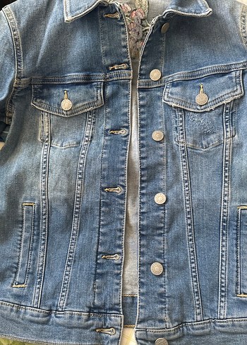 Düğmeli Mavi Kadın Kot Ceket 79 Euro ya alındı