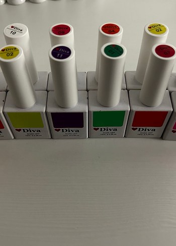 Çok Renkli Hafif Oje Seti. Neon renklerdir. - Görsel 2