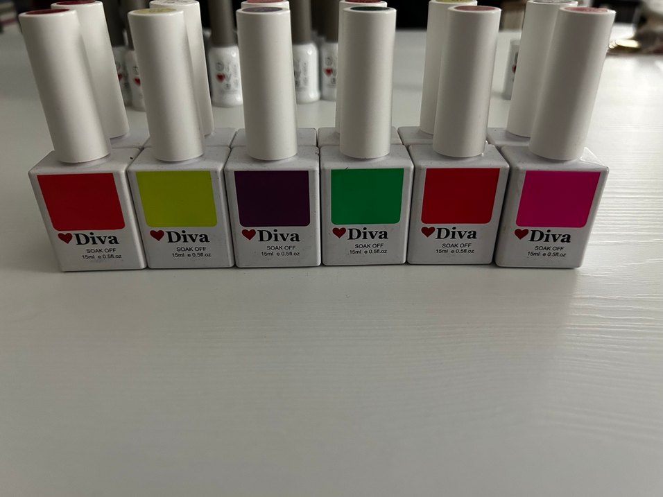 Çok Renkli Hafif Oje Seti. Neon renklerdir. - Görsel 3