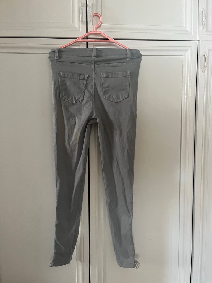 Gri, Paçaları Bağlamalı Dar Kesim Kadın Kot Pantolon - Görsel 4