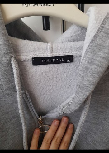 Trendyol & Milla Gri Kapüşonlu Fermuarlı Kadın Sweatshirt
