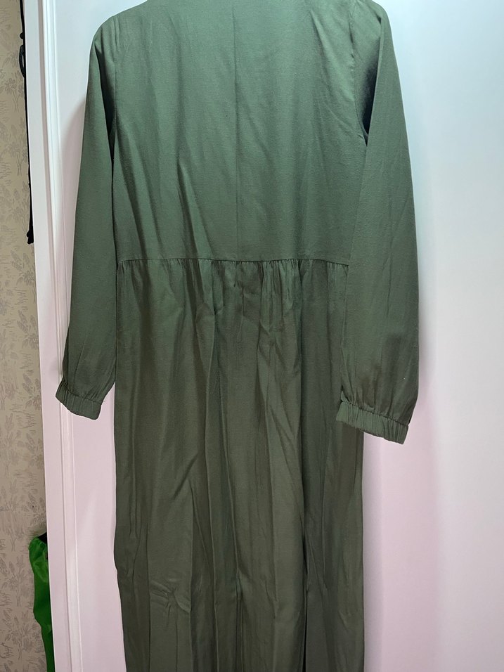 Düğmeli Yeşil Nakışlı Uzun Keten Elbise - Görsel 4