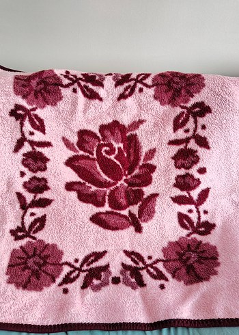 Bordo çiçek desenli renkli bebek battaniyesi - Görsel 2
