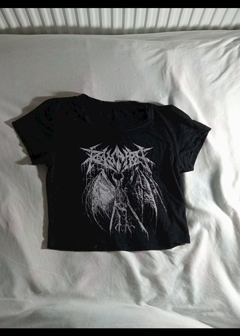 Bershka Siyah Baskılı Kısa Kollu Gotik Crop Tişört