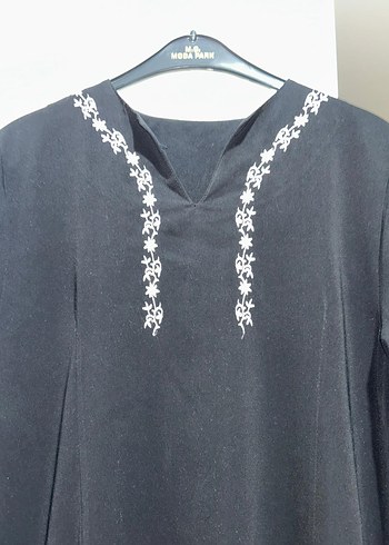 Nakış Detaylı Siyah V Yakalı Uzun Elbise - Görsel 2