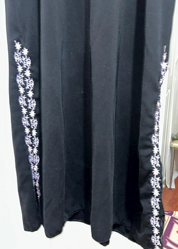 Nakış Detaylı Siyah V Yakalı Uzun Elbise - Görsel 3