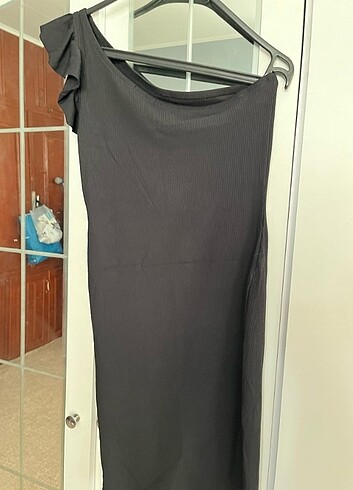 m Beden Bershka Tek omuz siyah elbise