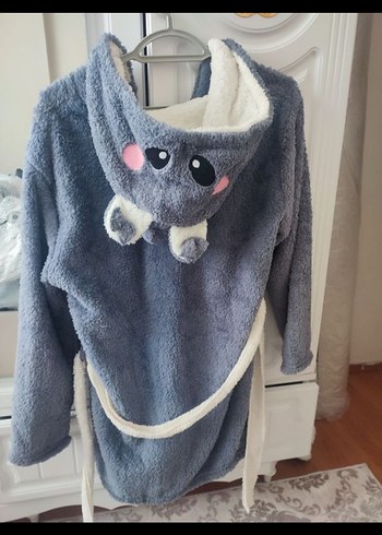 Nakışlı Kapüşonlu Gri bornoz yeni paketinde