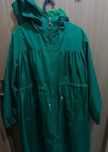 Uzun Yeşil Kadın Yağmurluk Kapüşonlu - Görsel 2