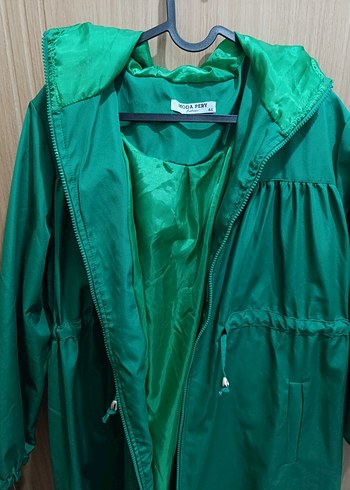 Uzun Yeşil Kadın Yağmurluk Kapüşonlu - Görsel 4