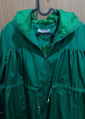 Uzun Yeşil Kadın Yağmurluk Kapüşonlu - Görsel 3