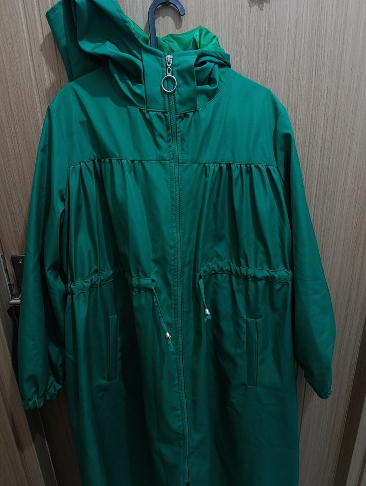 Uzun Yeşil Kadın Yağmurluk Kapüşonlu - Görsel 2