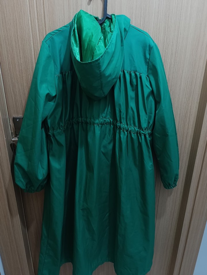 Uzun Yeşil Kadın Yağmurluk Kapüşonlu - Görsel 5