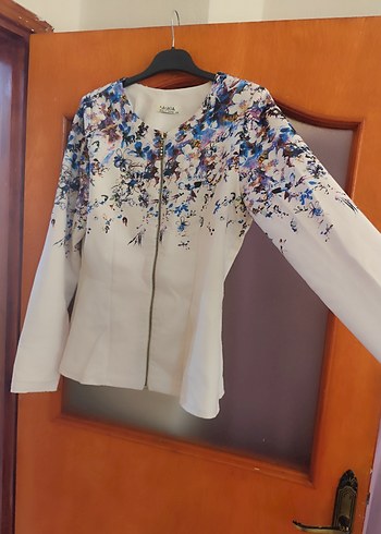 Çiçek Desenli Beyaz Kısa Blazer Ceket - Görsel 2