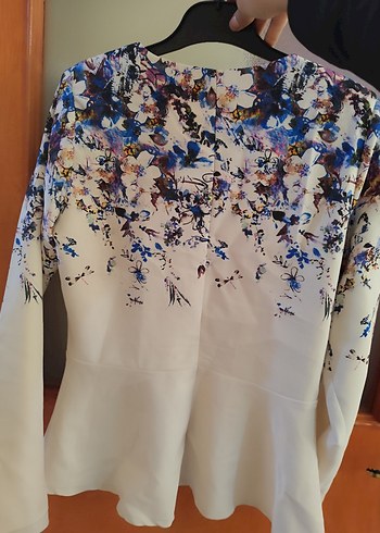 Çiçek Desenli Beyaz Kısa Blazer Ceket - Görsel 4