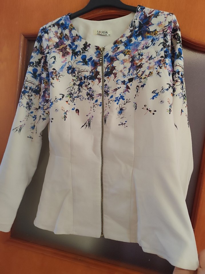 Çiçek Desenli Beyaz Kısa Blazer Ceket - Görsel 3