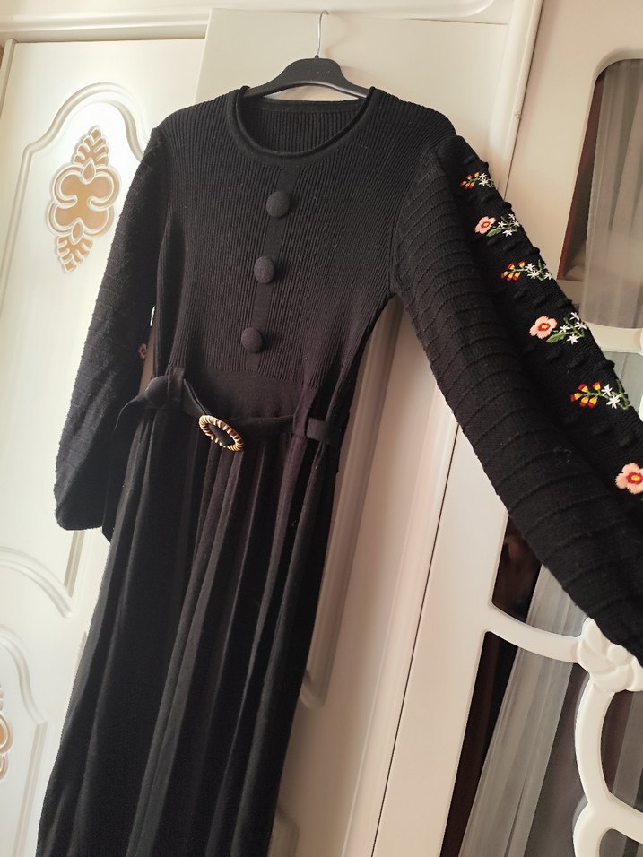 Düğmeli Siyah Uzun Triko Elbise - Görsel 2