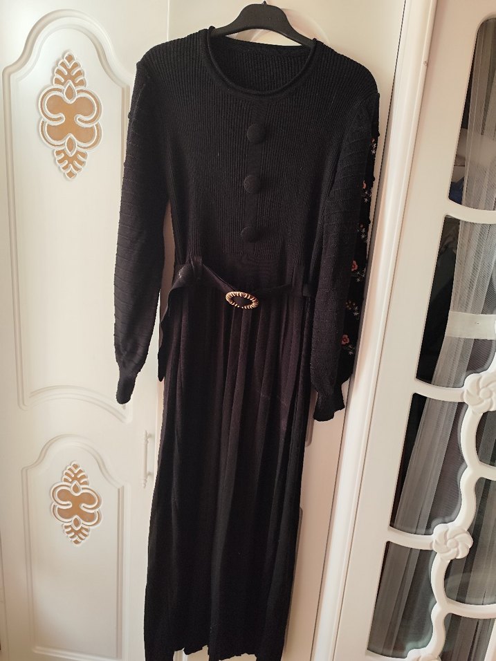 Düğmeli Siyah Uzun Triko Elbise - Görsel 3