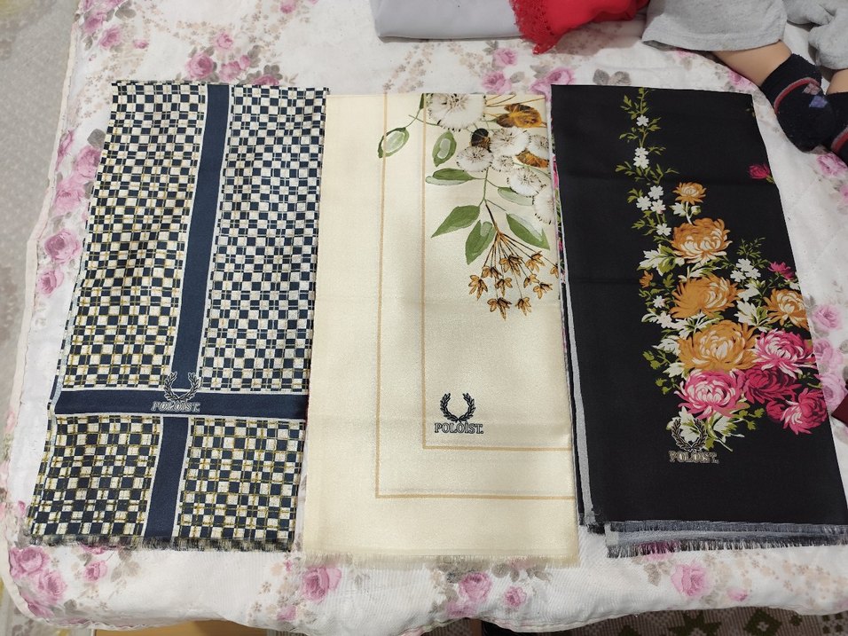 Altın Renkli Kadın Şal - Klasik Zarafet - Görsel 4