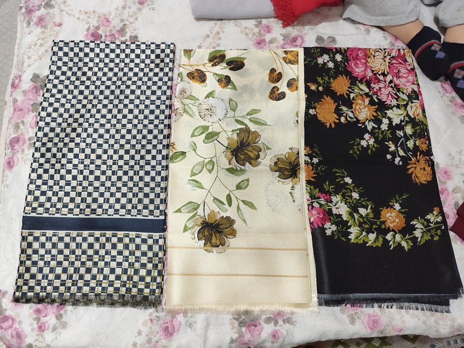 Altın Renkli Kadın Şal - Klasik Zarafet - Görsel 2