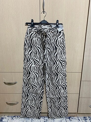 P&B zebra desenli pantolon